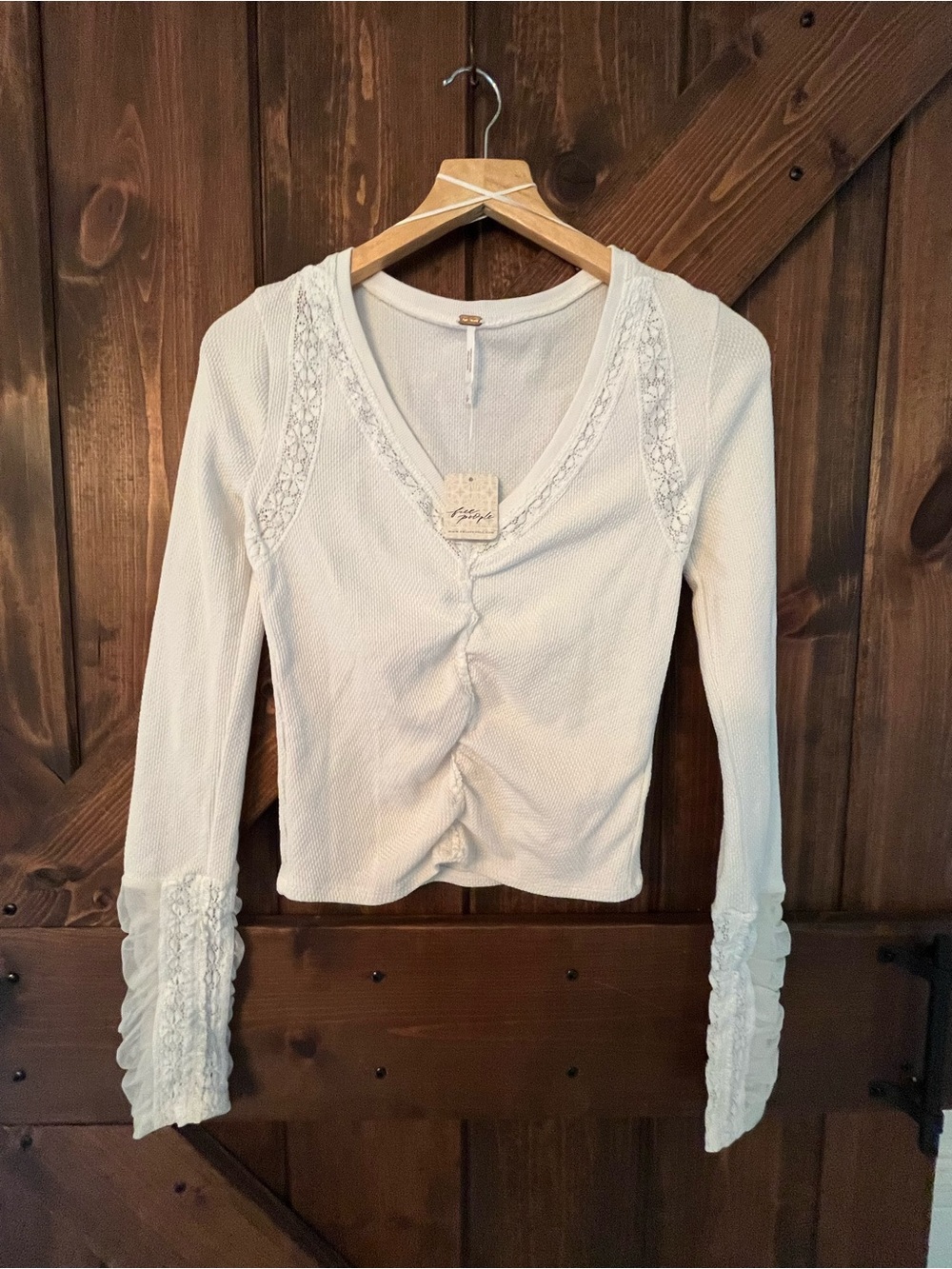 Women’s FREE PEOPLE off white Lace-Trim Thermal V-Neck Long Sleeve Top- Small